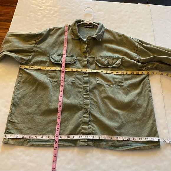 Pretty Little Thing Button Down Shirt Womens Size 10 Denim Acid Wash Army Green - Picture 7 of 7